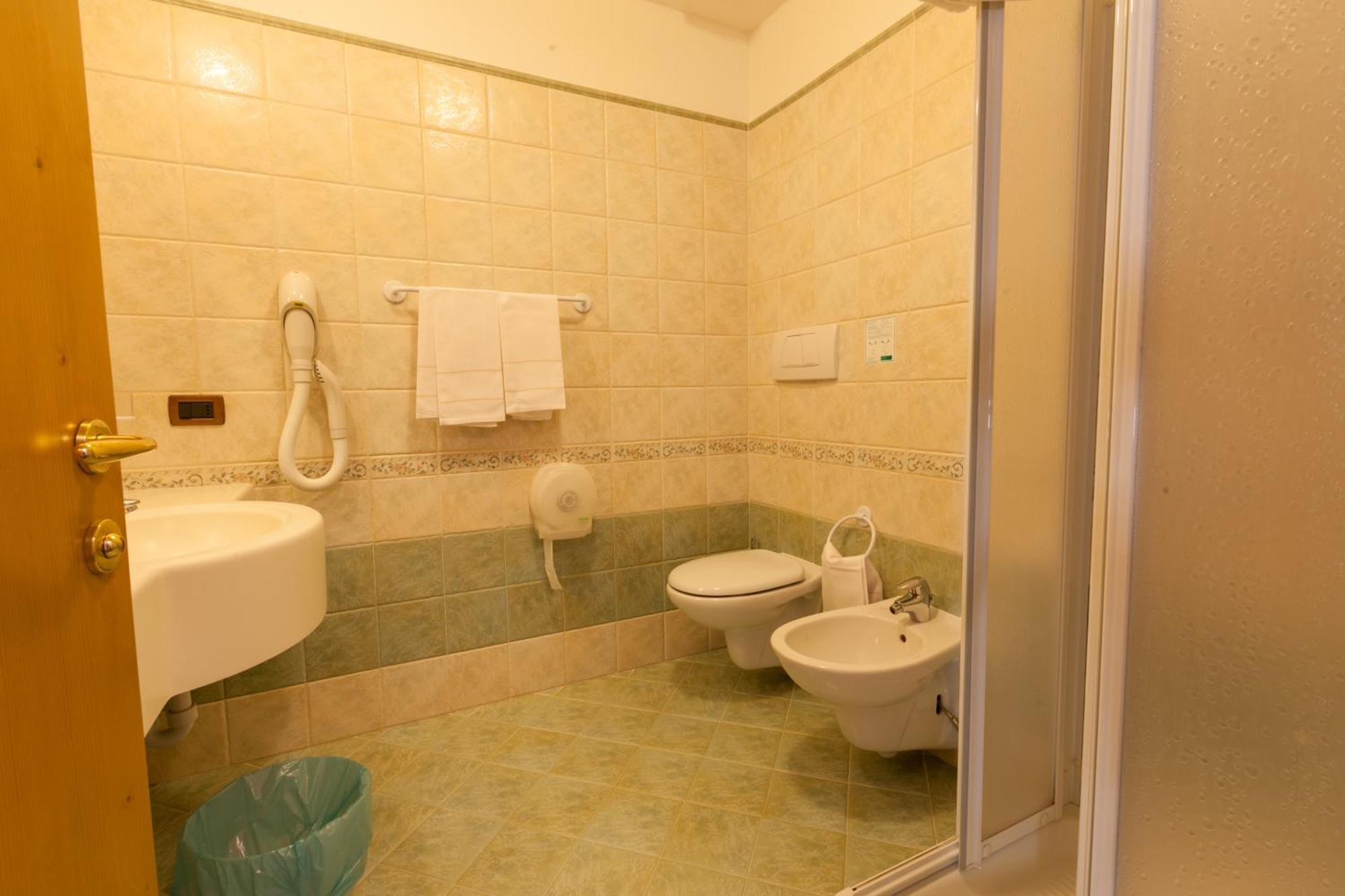 Basic Triple Room,780803892:JPEG